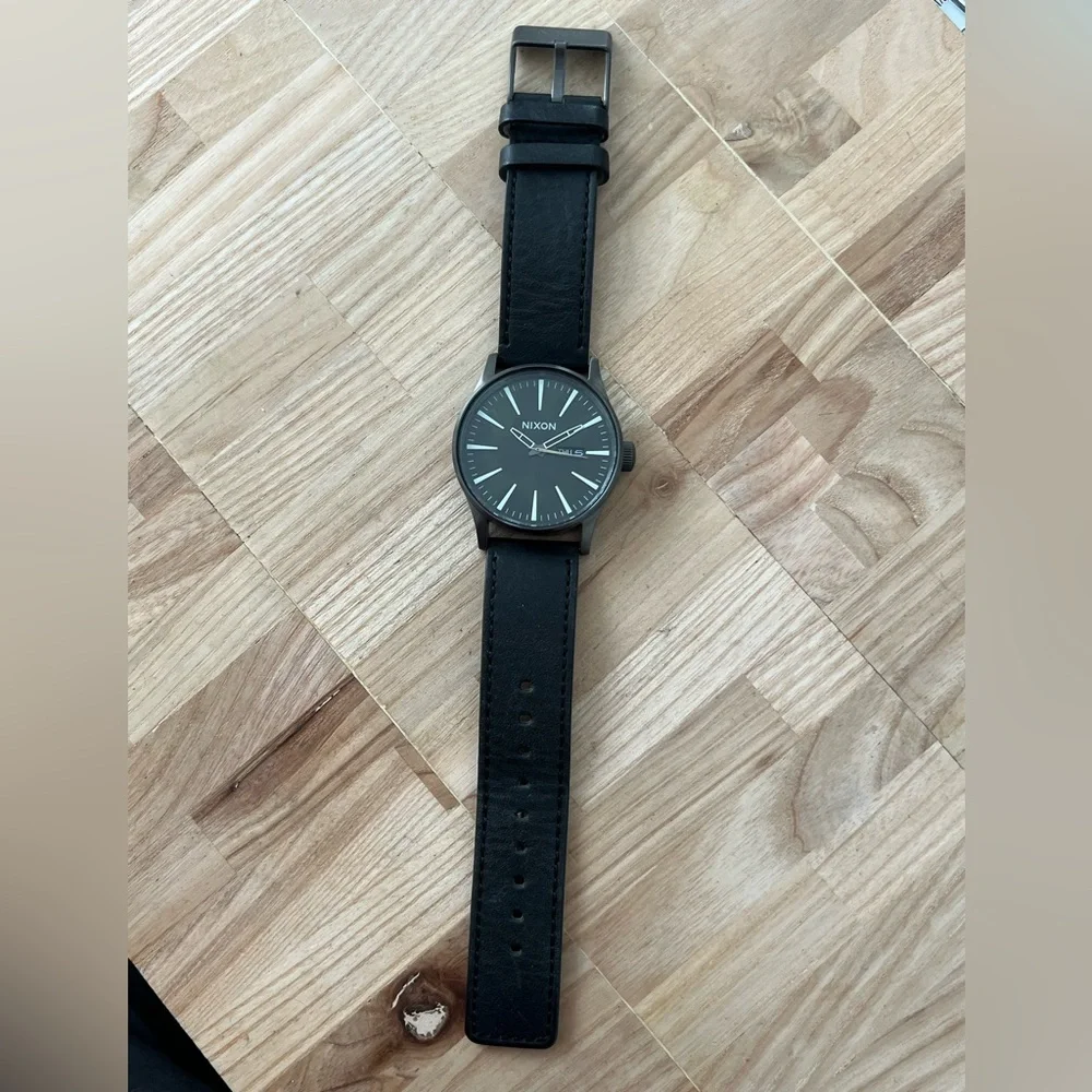 Nixon The Sentry Never Be Late Watch Black Green Dial Gunmetal Case Leather